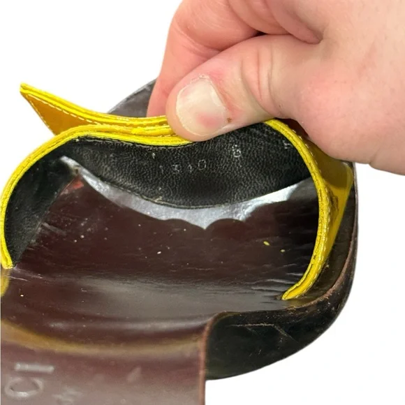 Vintage Gucci Tom Ford Era Patent Leather Heels Logo Yellow Leather Size 8 US - Picture 10 of 11